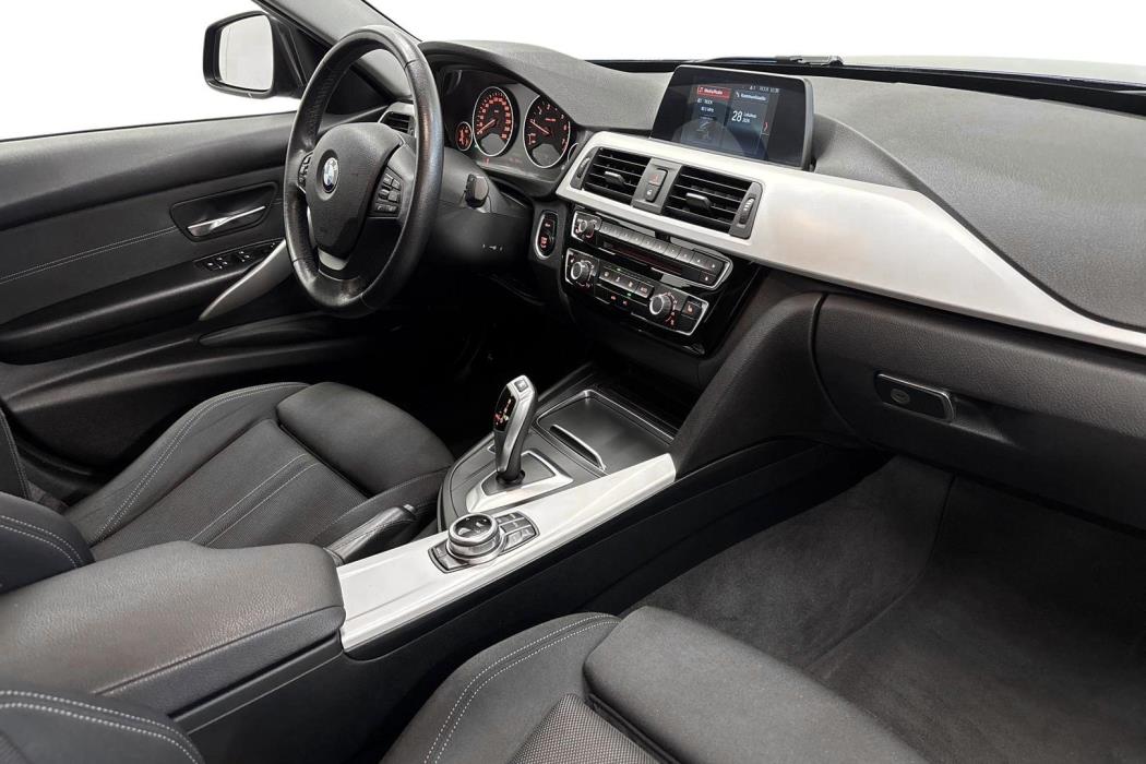 BMW 318 2017