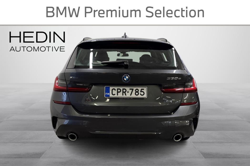 BMW 330 2022