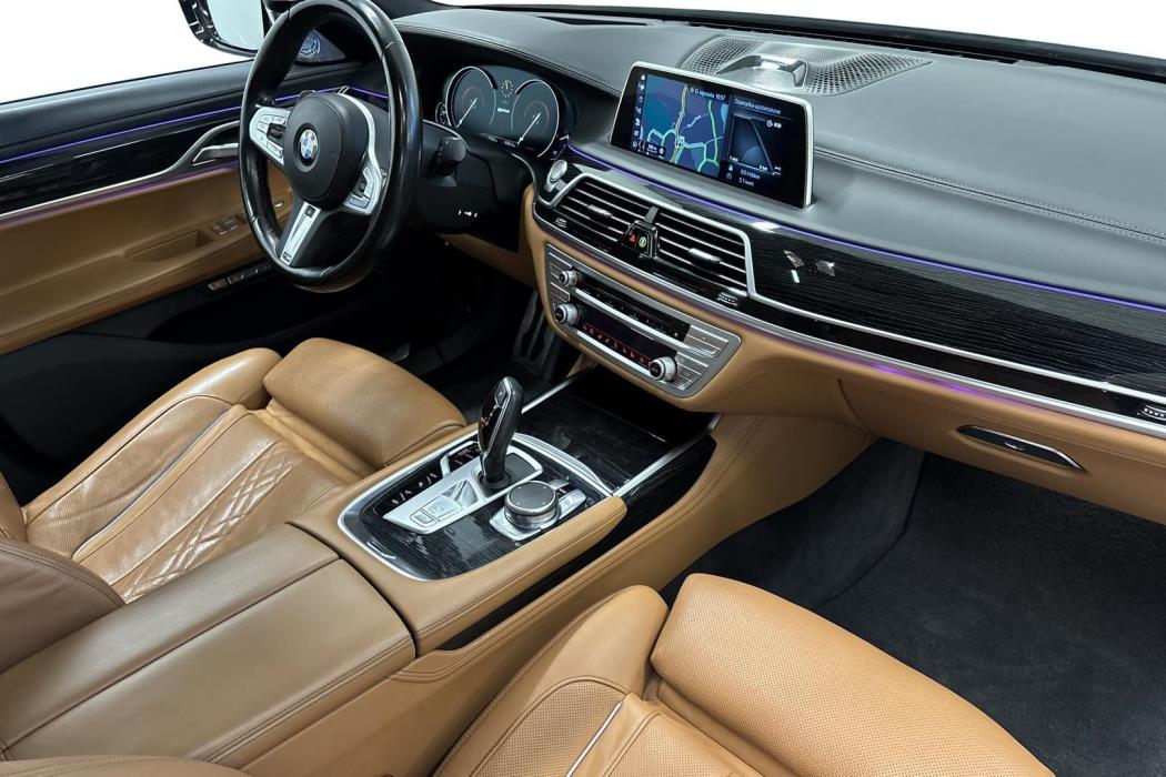 BMW 740 2018