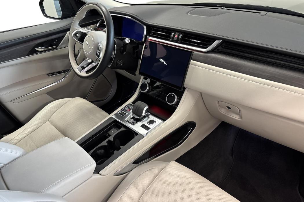 Jaguar F-PACE 2021