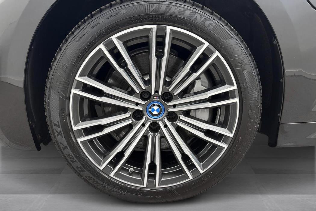 BMW 330 2022