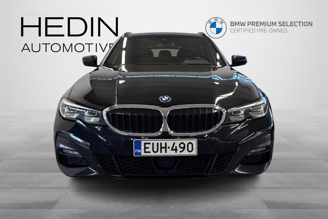 BMW 330 2022