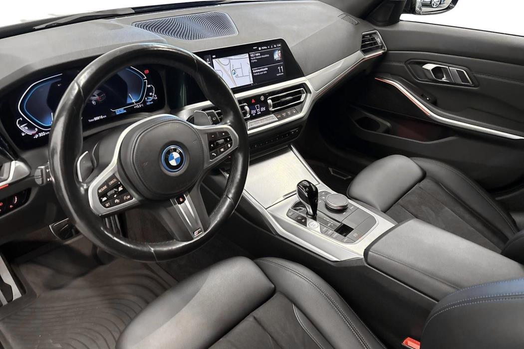 BMW 330 2022