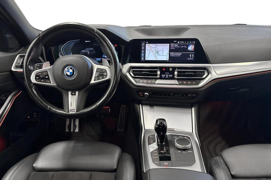 BMW 330 2022