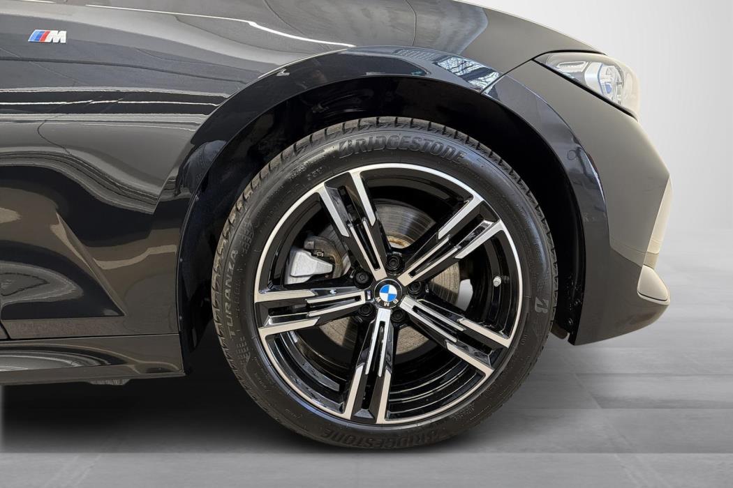 BMW 330 2025