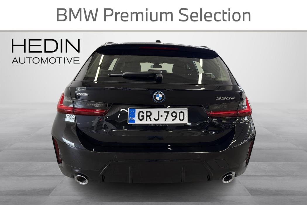 BMW 330 2025