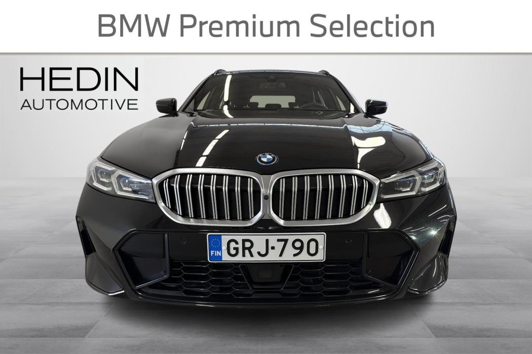 BMW 330 2025