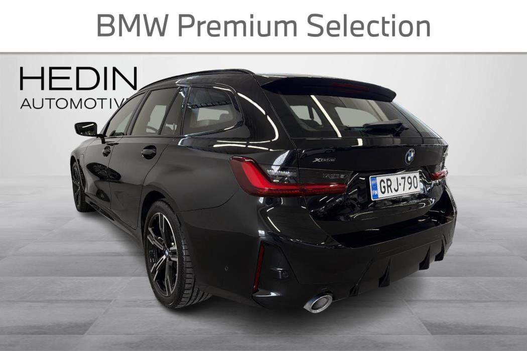 BMW 330 2025