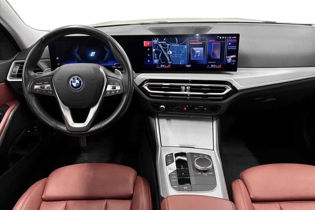 BMW 330 2023