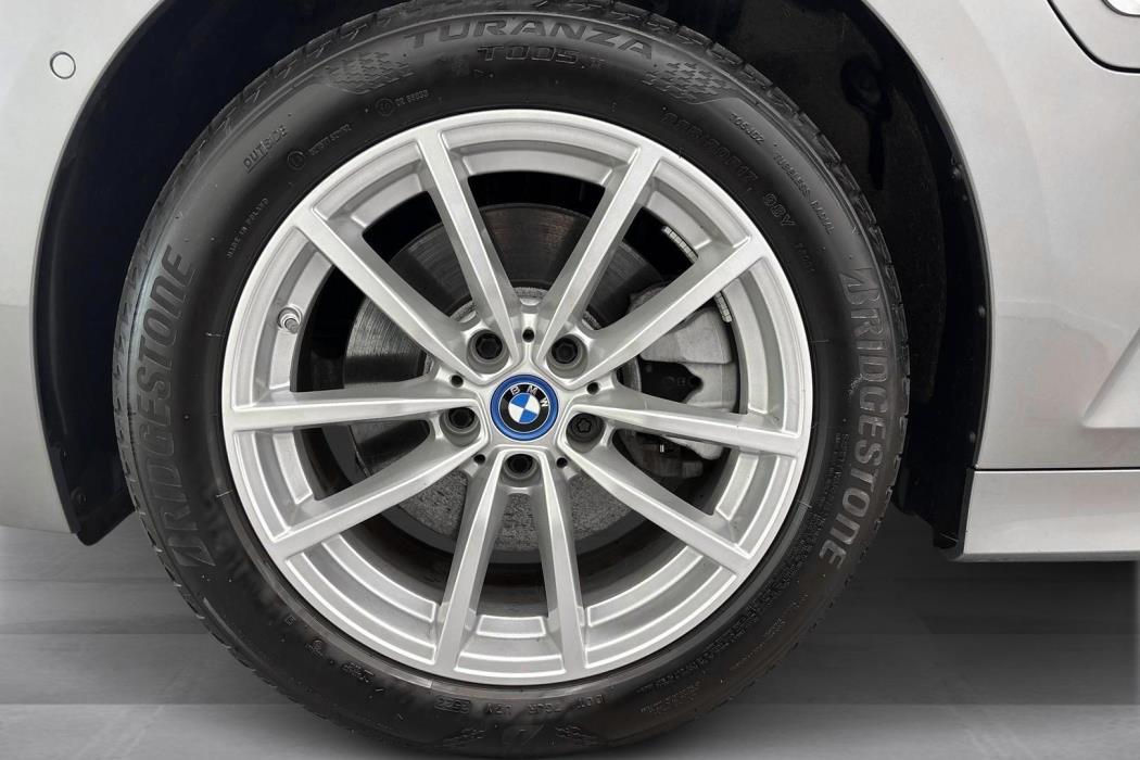 BMW 330 2023