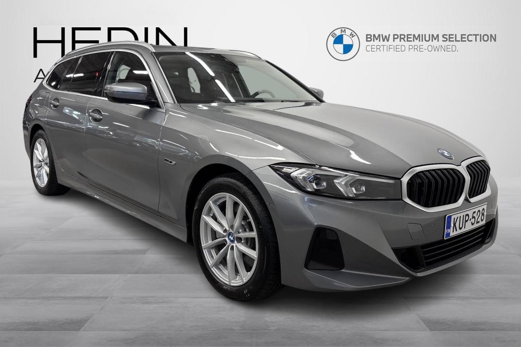 BMW 330 2023
