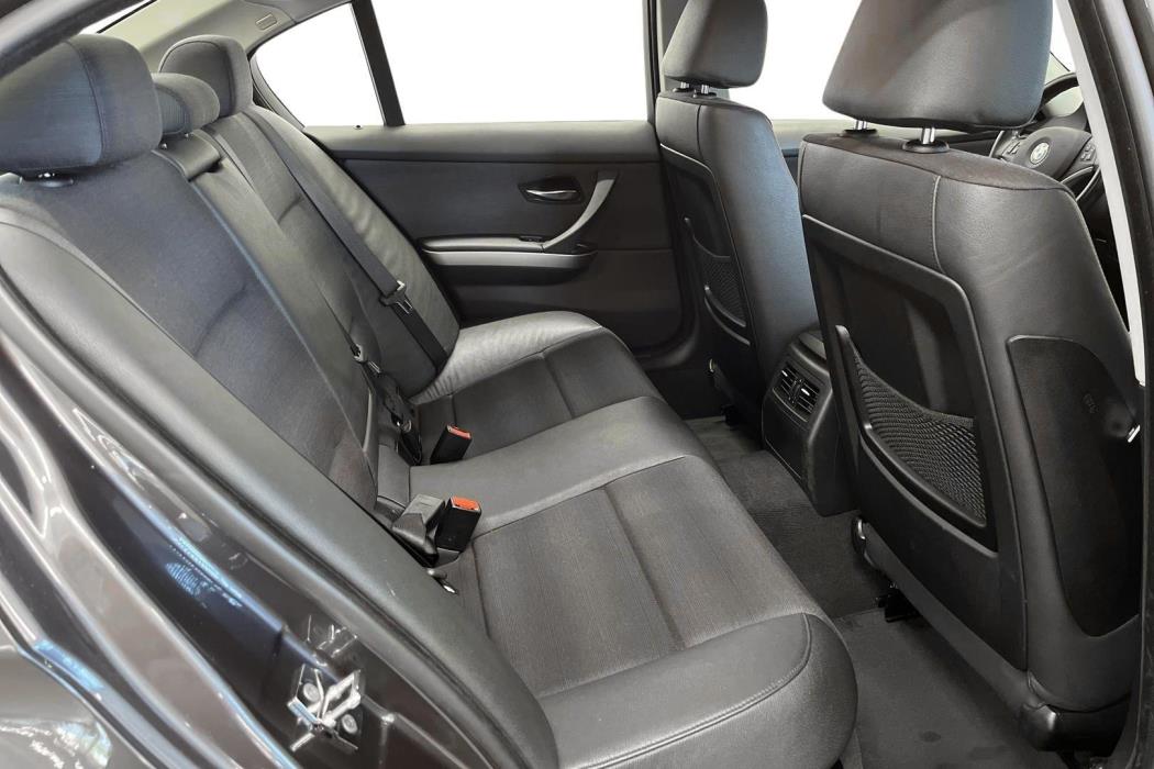 BMW 330 2008