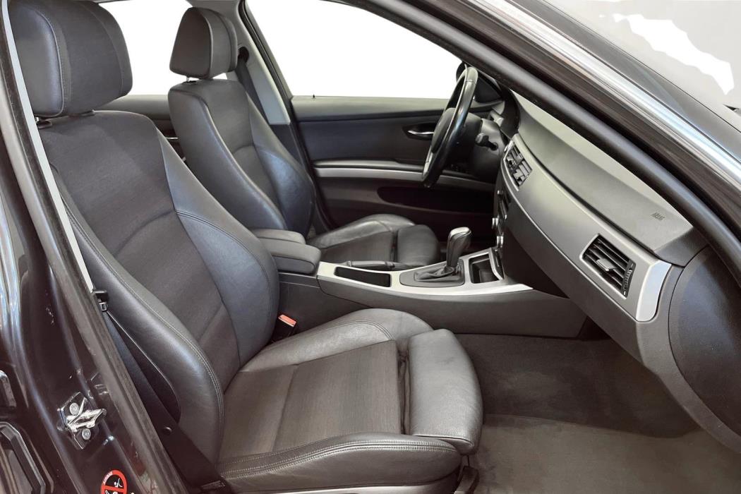 BMW 330 2008