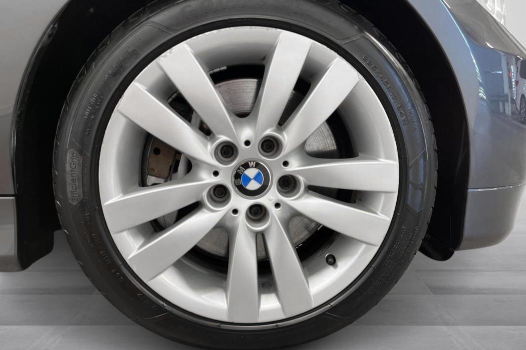 BMW 330 2008