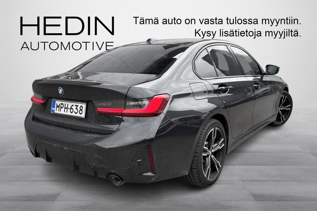 BMW 330 2023