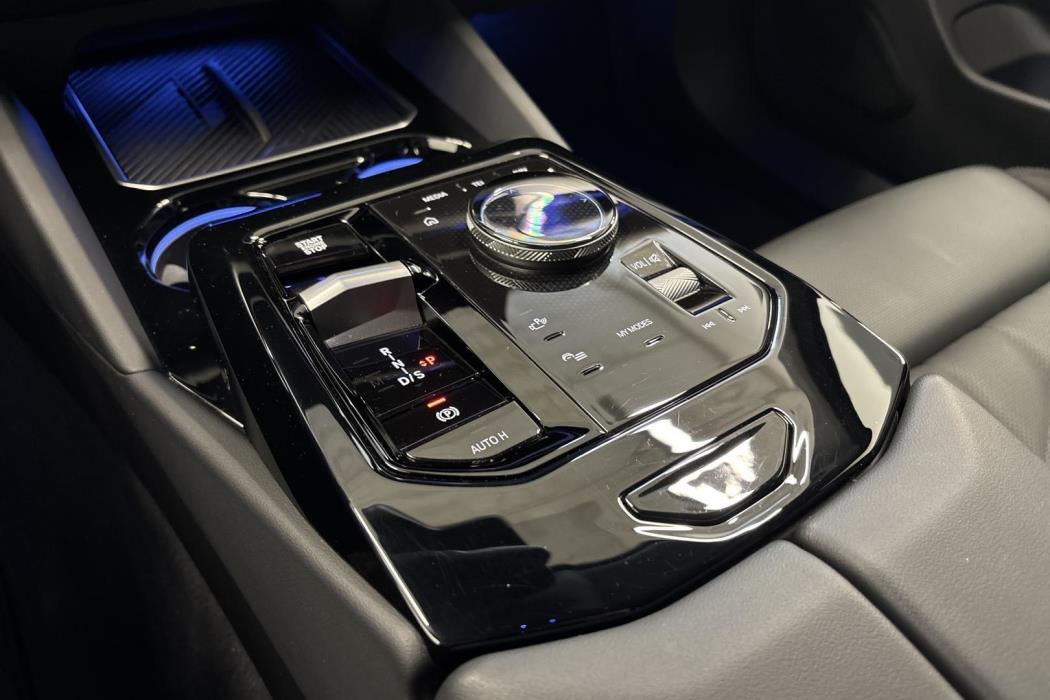 BMW 530 2024