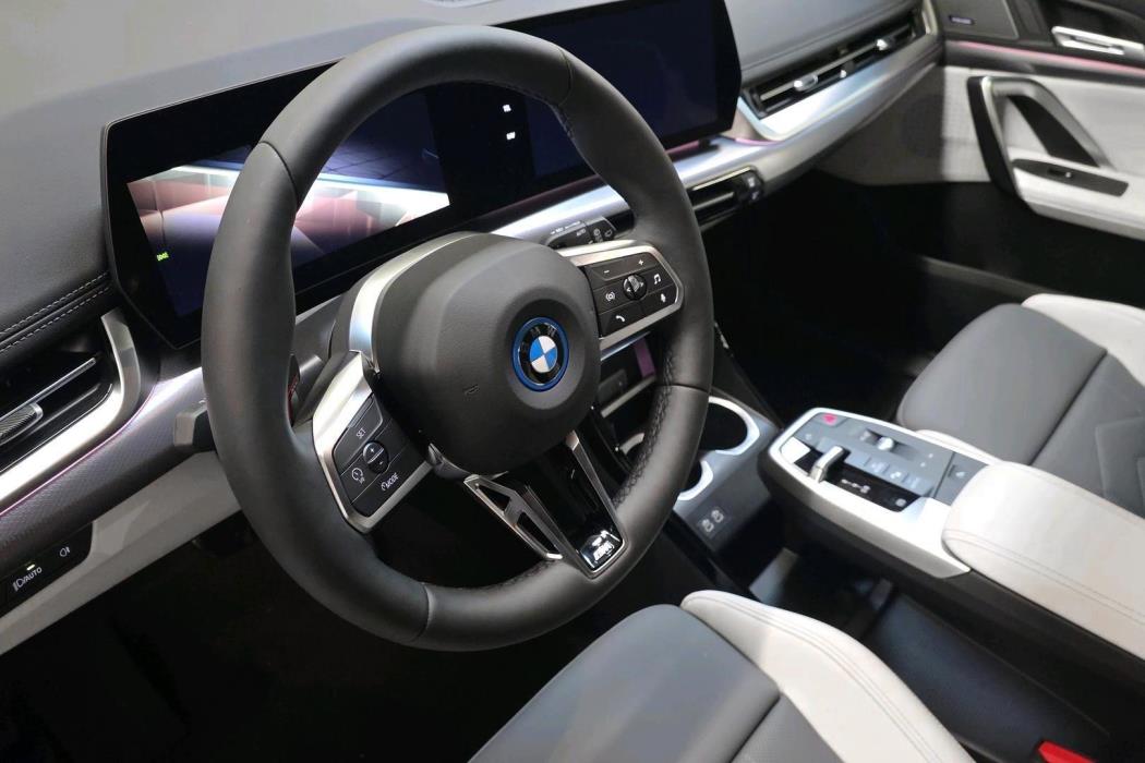 BMW iX1 2026