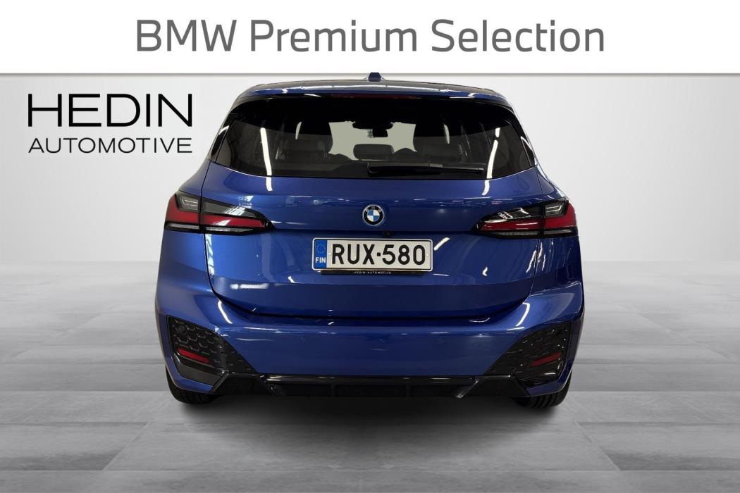 BMW 225 2023