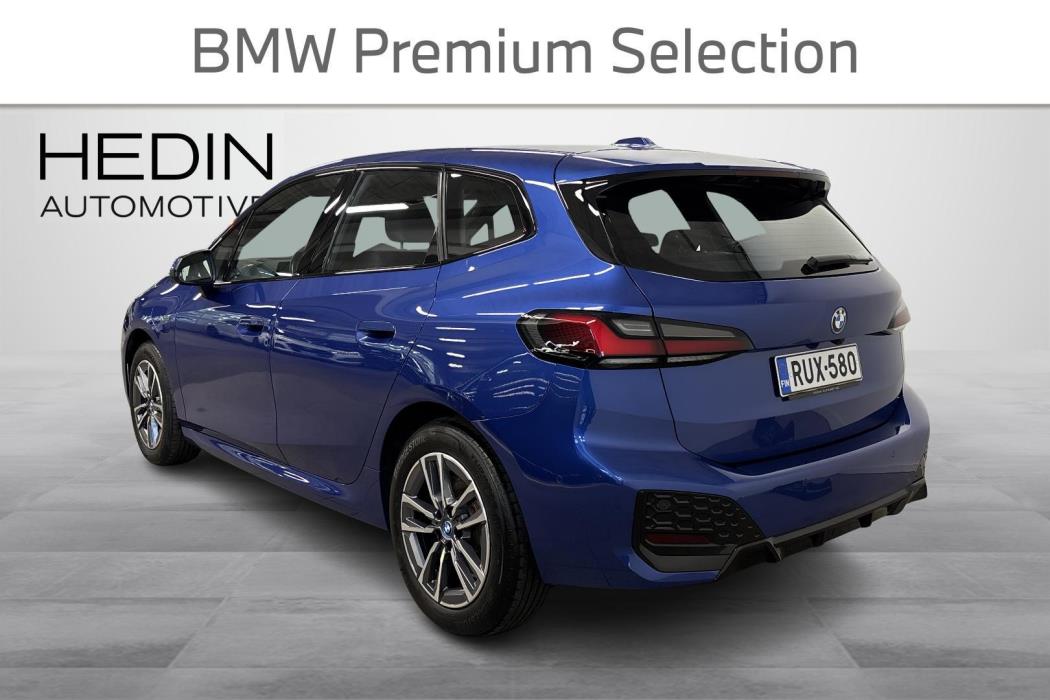 BMW 225 2023
