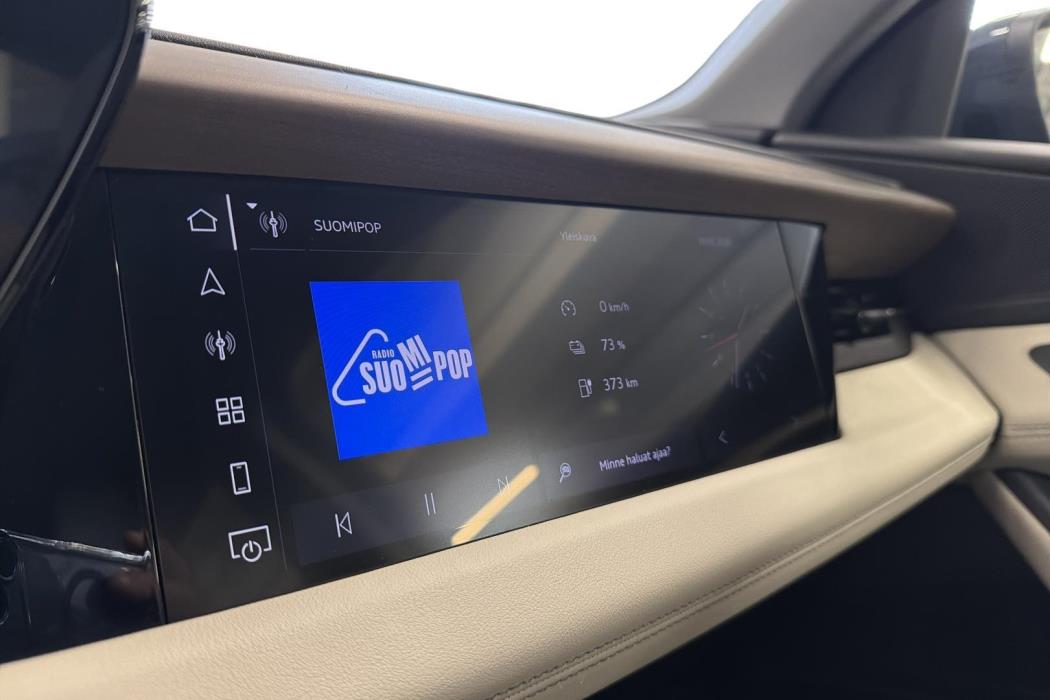 AUDI Q6 e-tron 2025