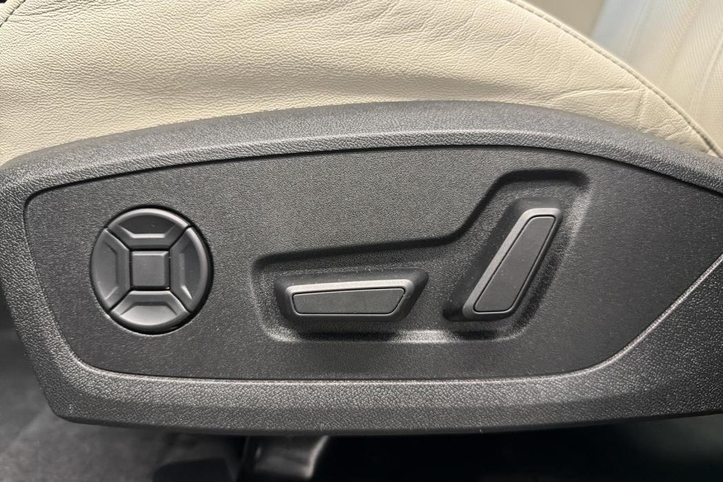 AUDI Q6 e-tron 2025
