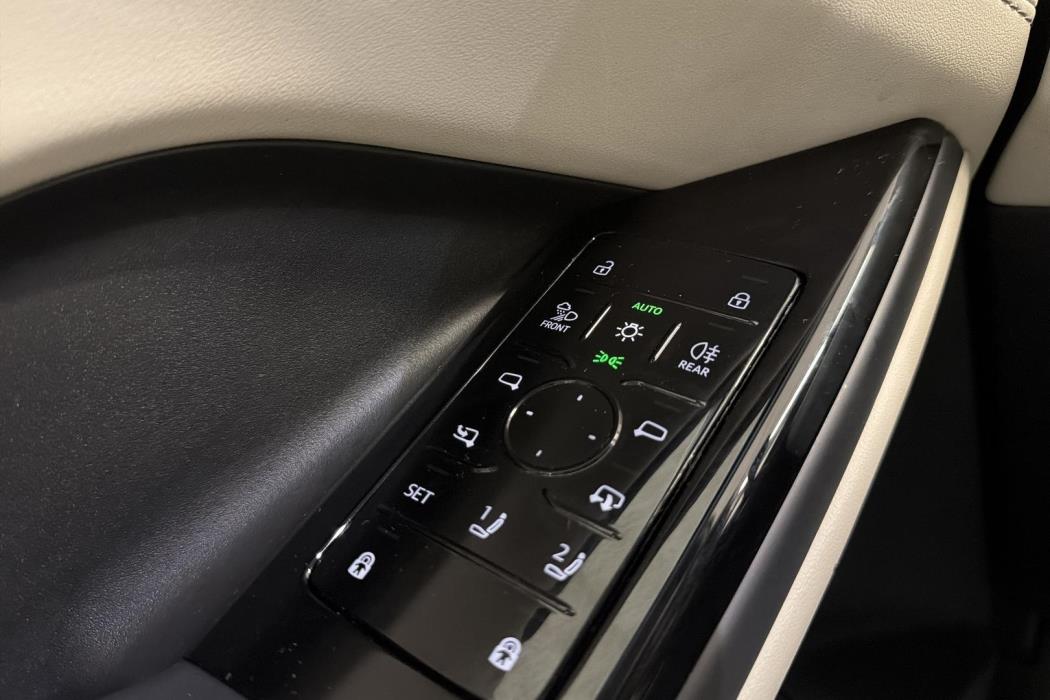 AUDI Q6 e-tron 2025