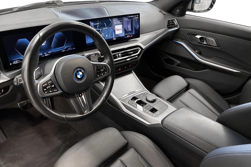 BMW 330 2024