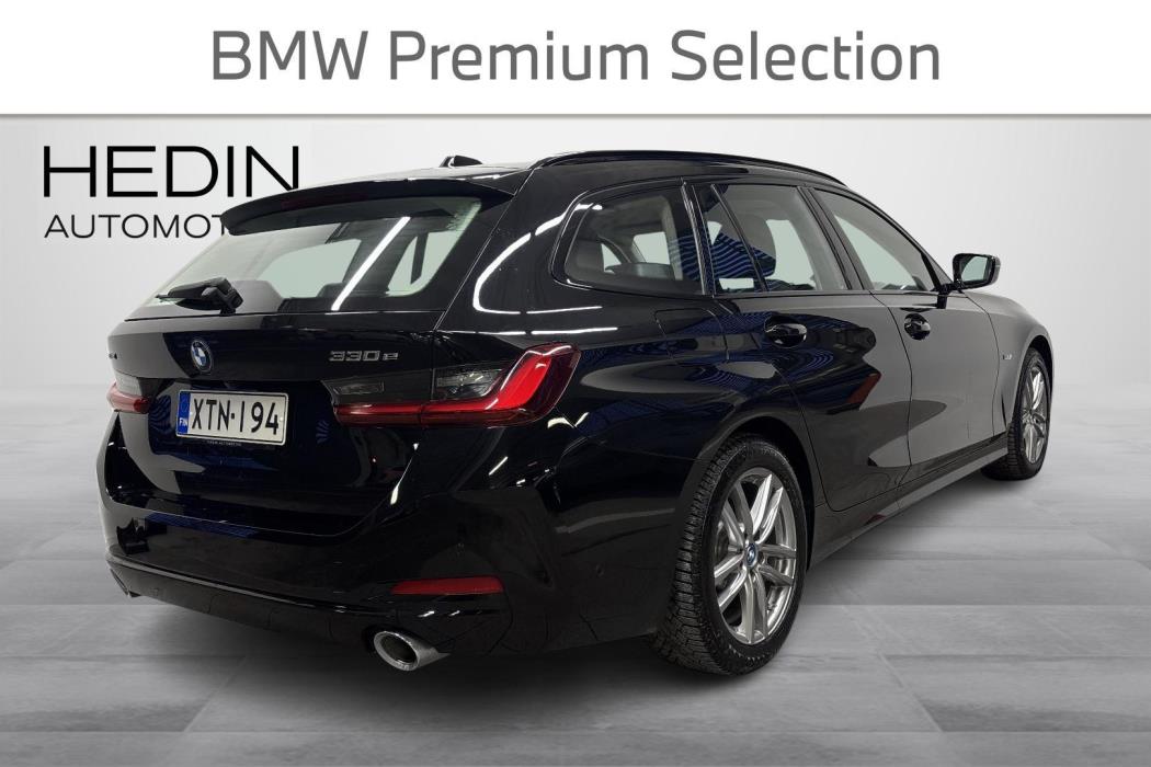 BMW 330 2023