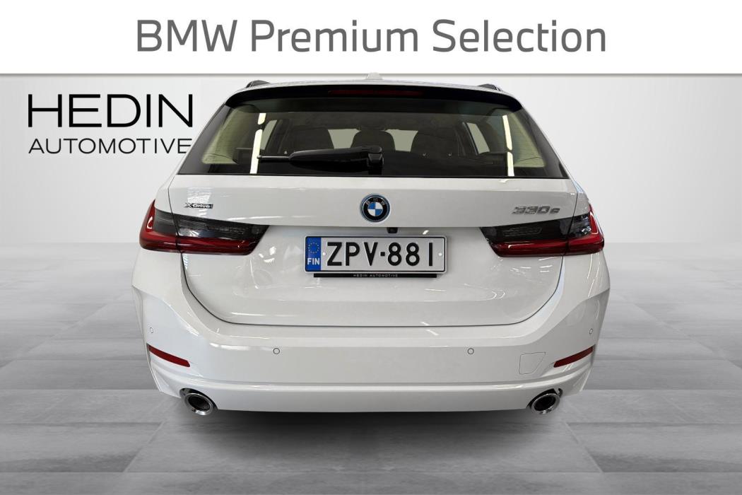 BMW 330 2025