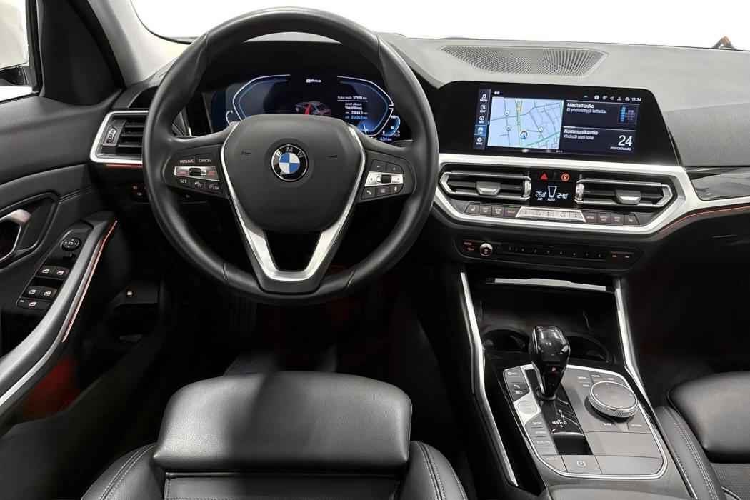BMW 330 2019