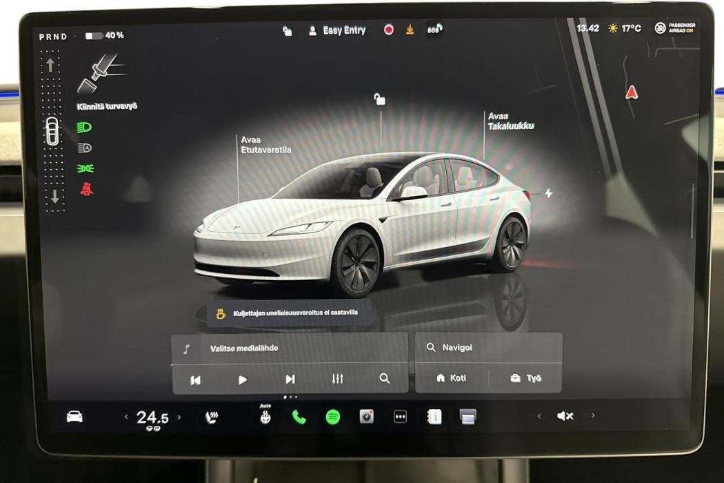 Tesla Model 3 2024