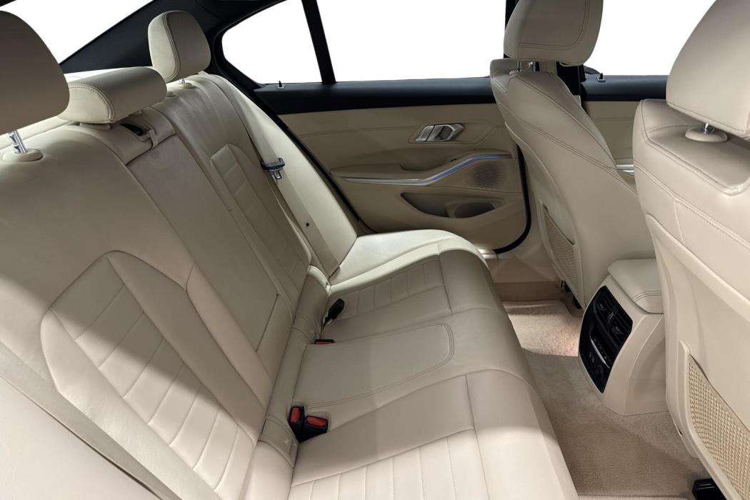 BMW 330 2019