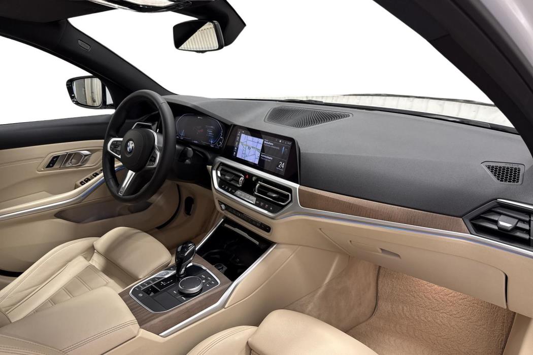 BMW 330 2019