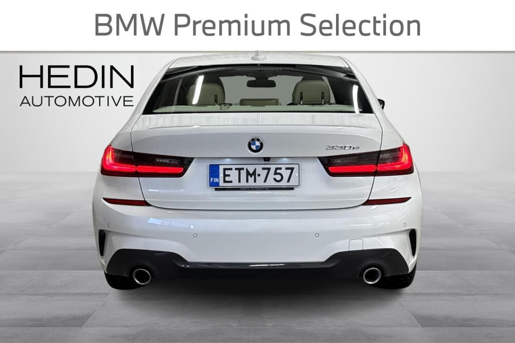 BMW 330 2019