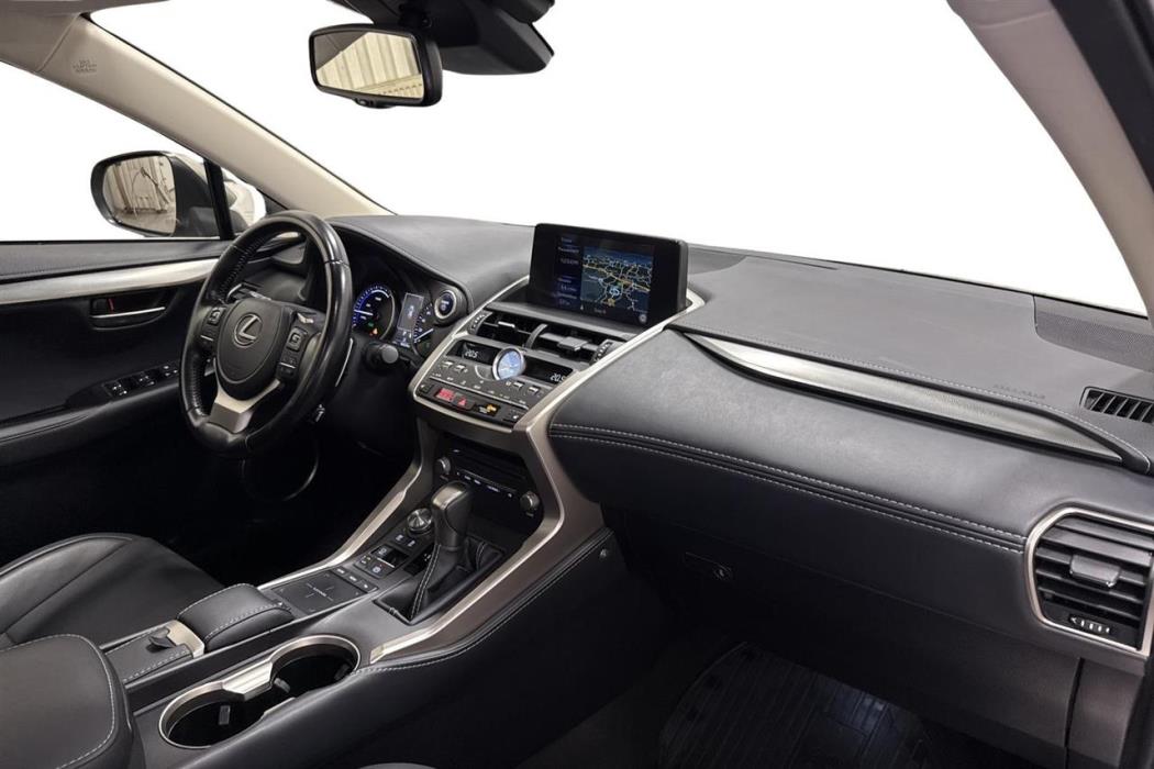 Lexus NX 2021