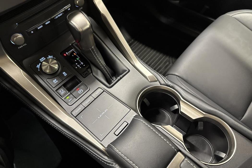 Lexus NX 2021