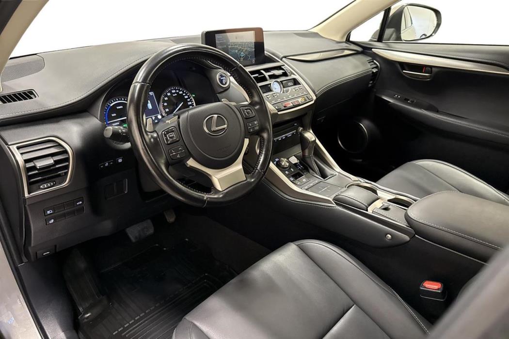 Lexus NX 2021