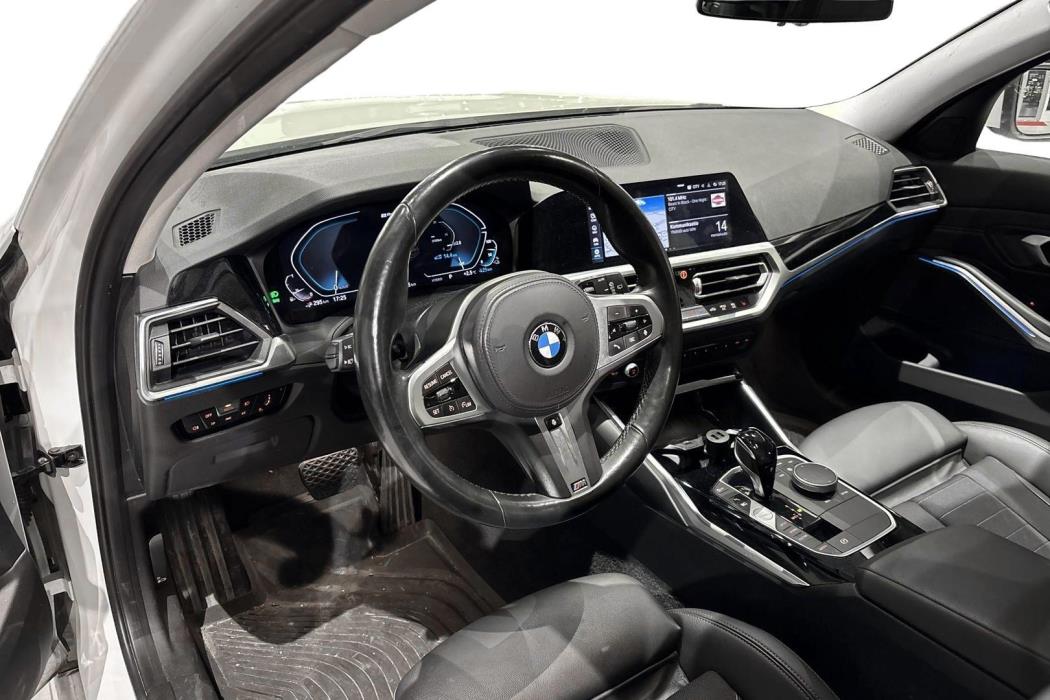 BMW 330 2021
