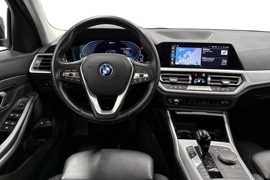 BMW 330 2022