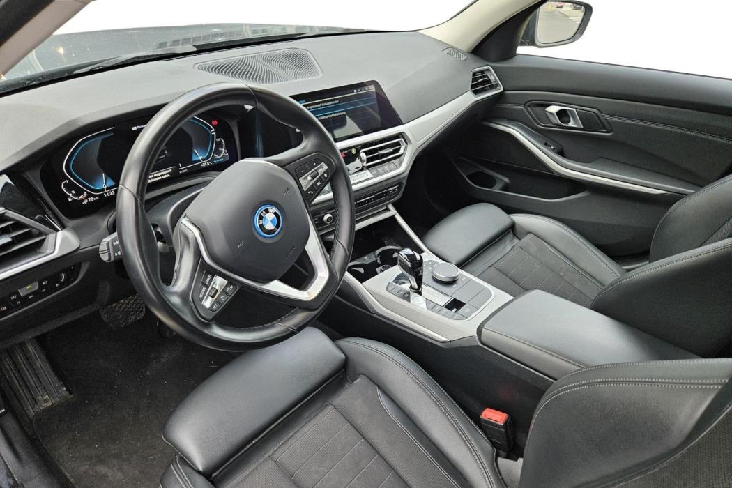 BMW 330 2022