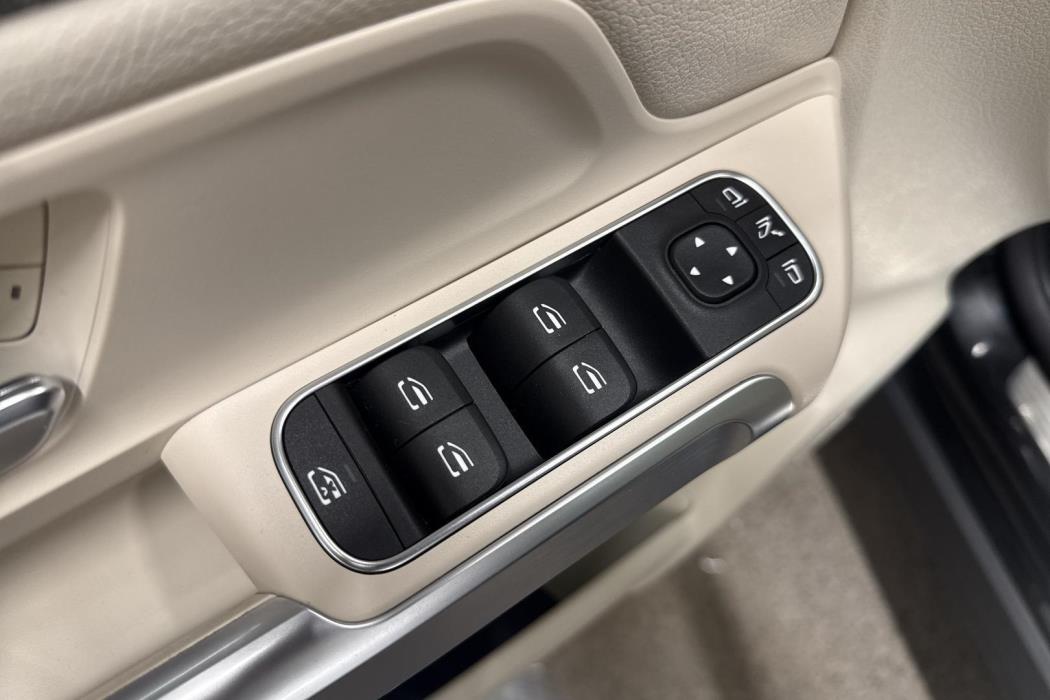 MERCEDES-BENZ EQB 2022