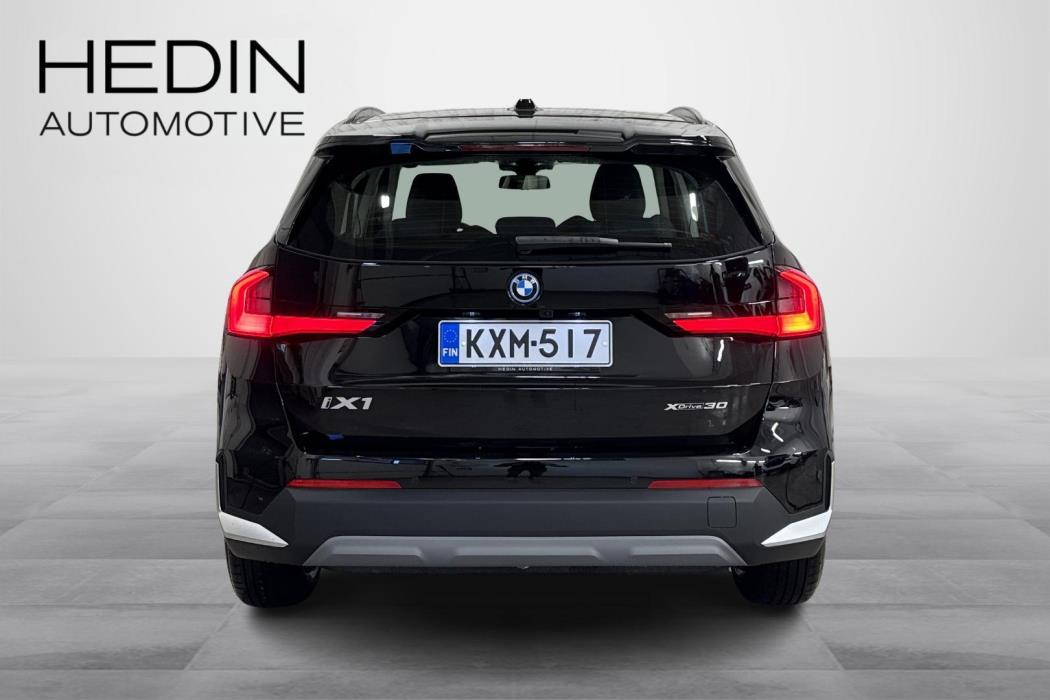 BMW iX1 2025