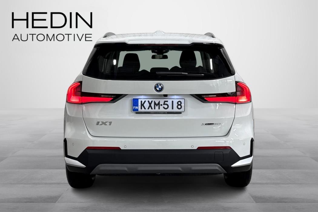 BMW iX1 2025