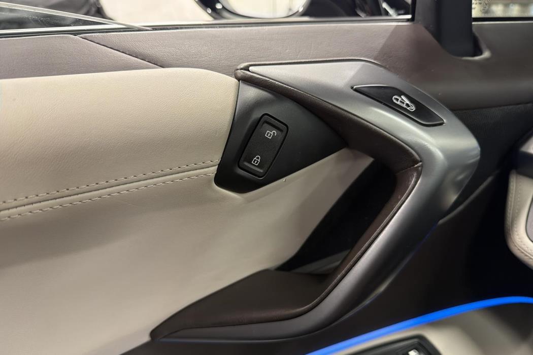 BMW i8 2017