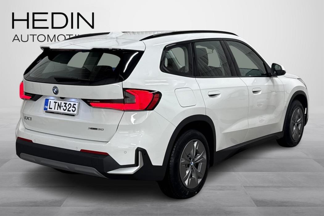 BMW iX1 2025