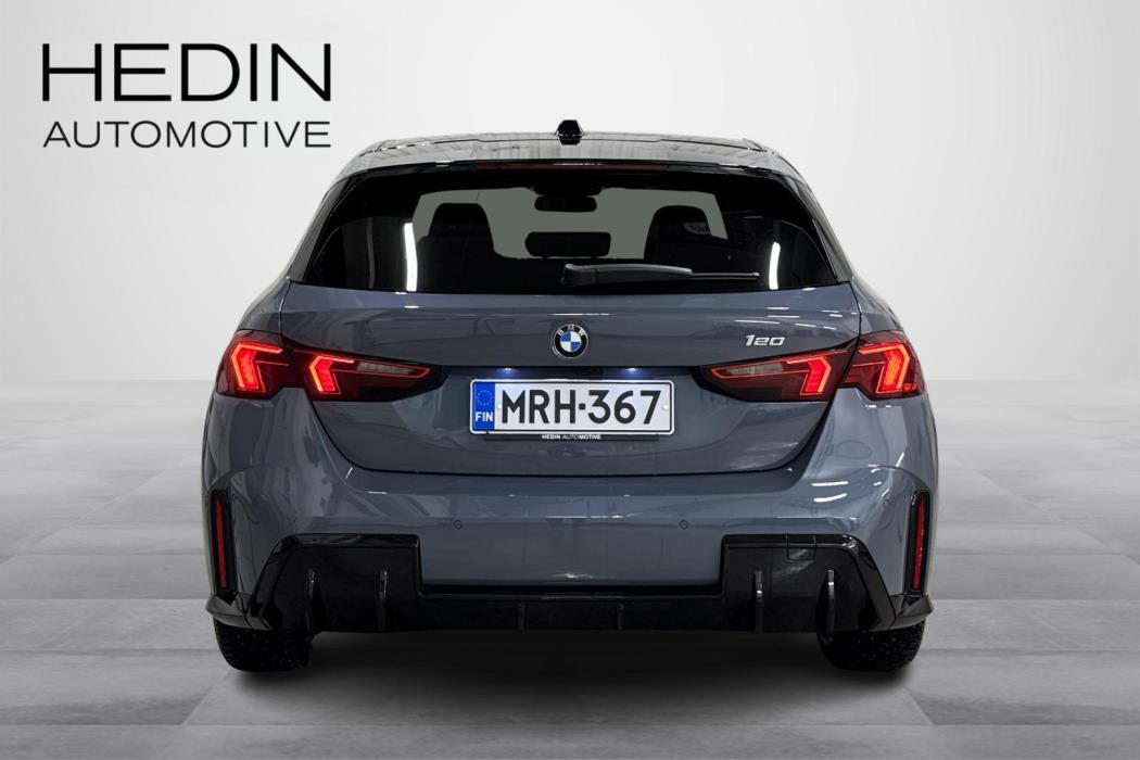 BMW 120 2025