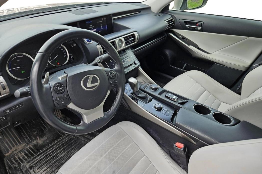Lexus IS 2013