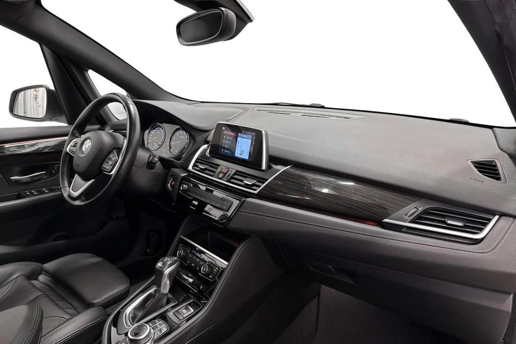 BMW 225 2019