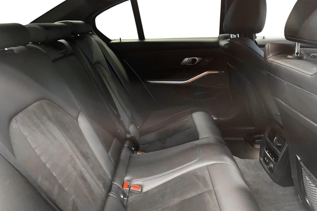 BMW 330 2019
