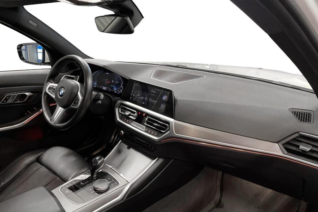 BMW 330 2019